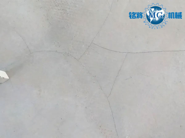 都說石膏基自流平抗開裂，可為啥到處開裂？